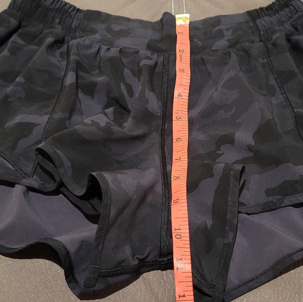Lululemon Hotty Hot Black Camo Short - Picture 10 of 10